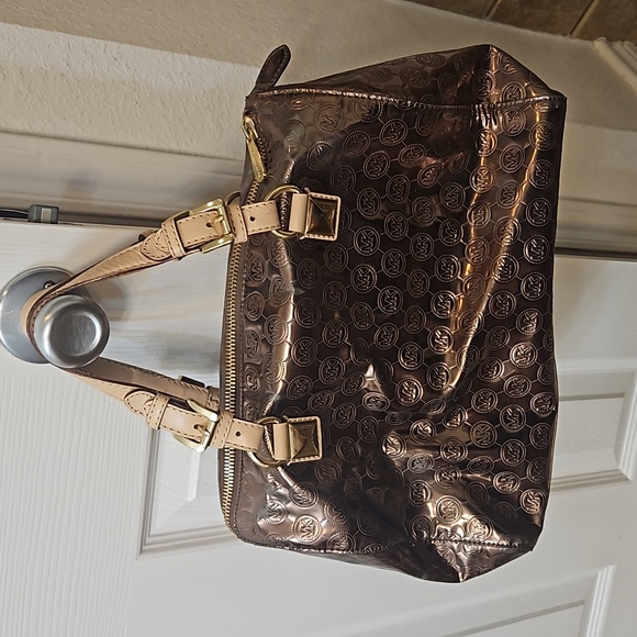 Michael Kors Platinum Monogram Speedy - Picture 2 of 3